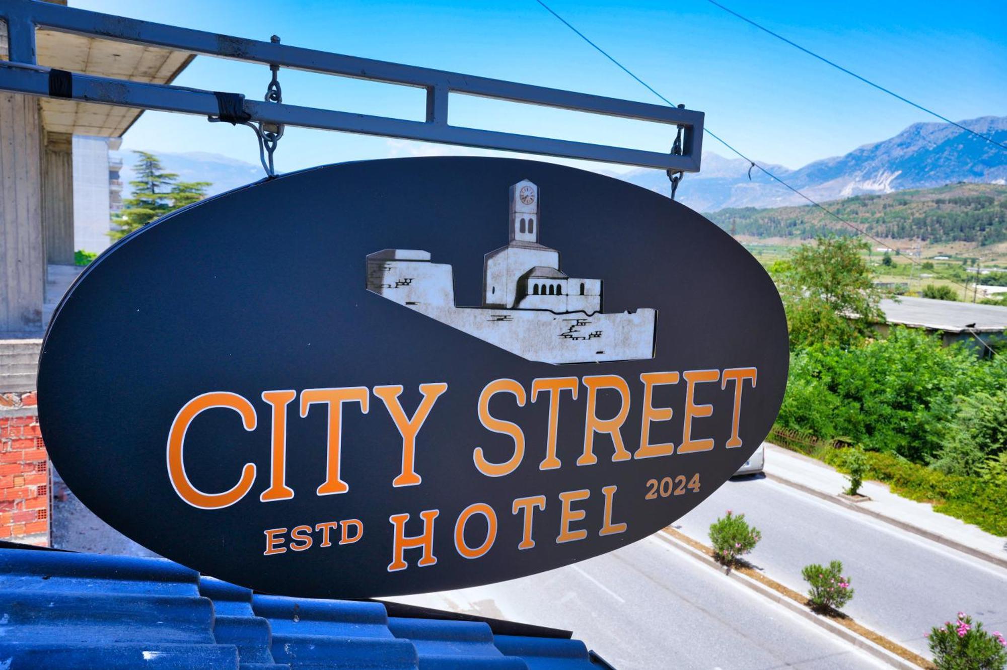 City Street Hotel Gjirokastër Esterno foto