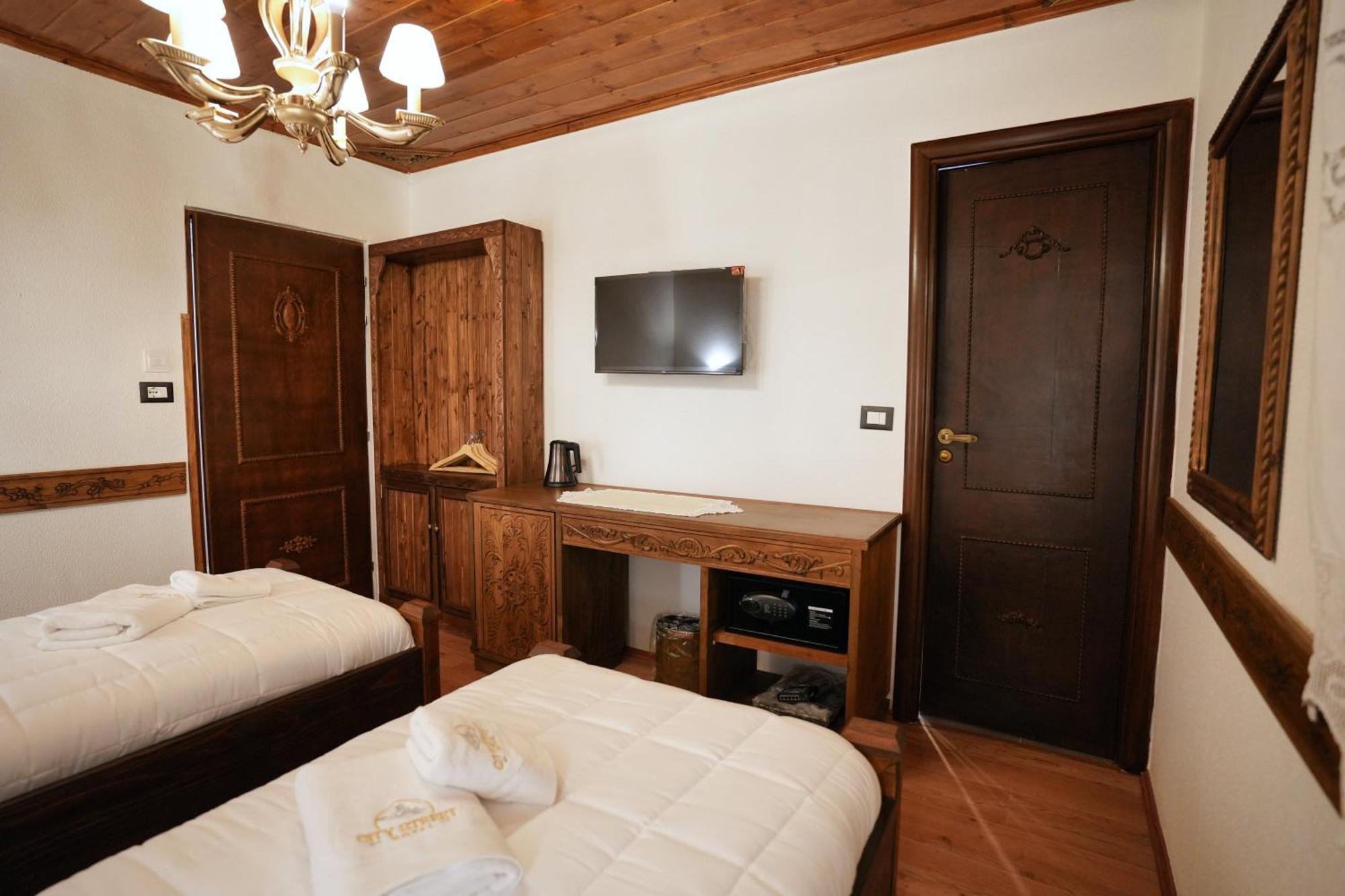 City Street Hotel Gjirokastër Camera foto