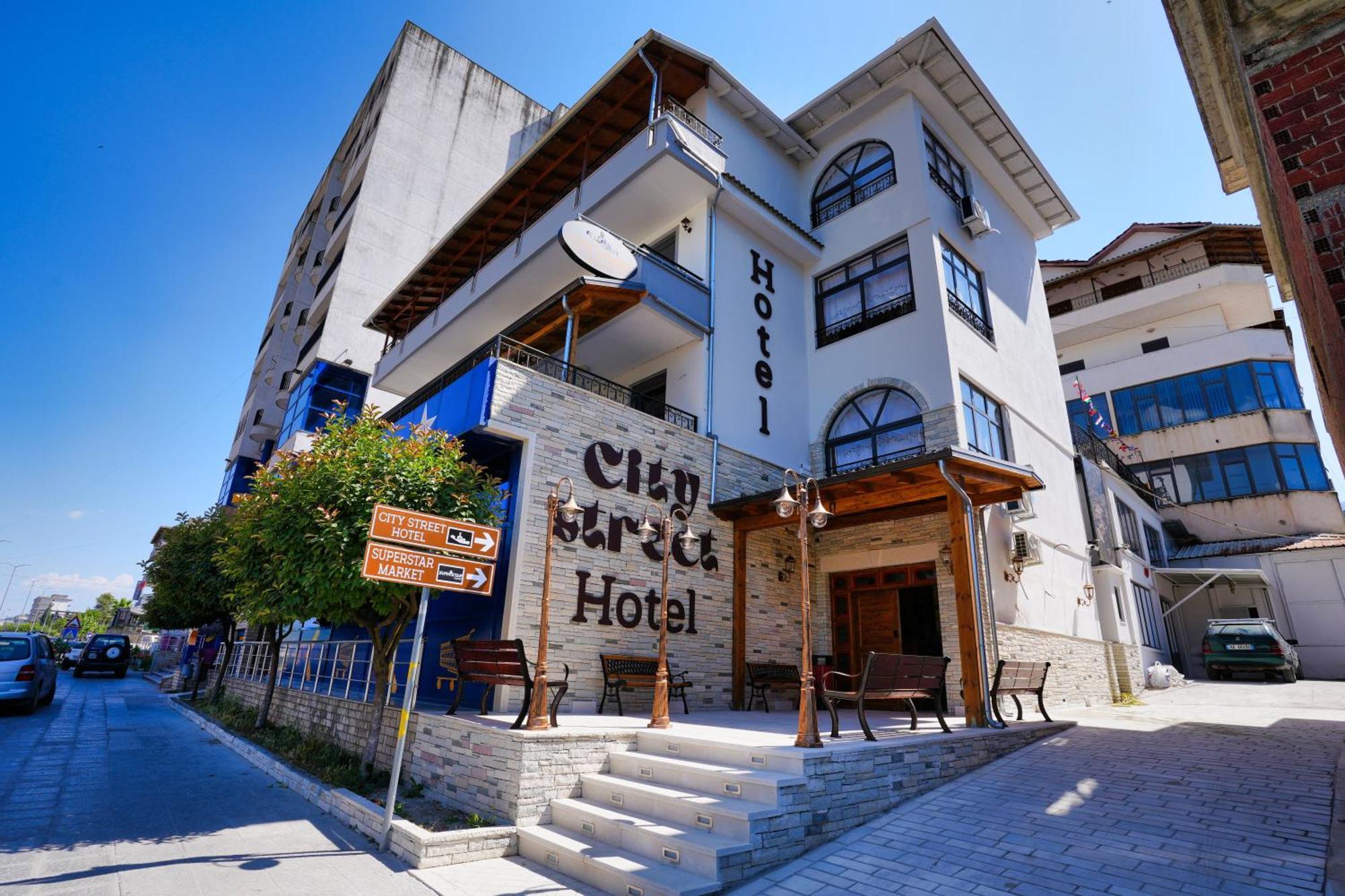 City Street Hotel Gjirokastër Esterno foto
