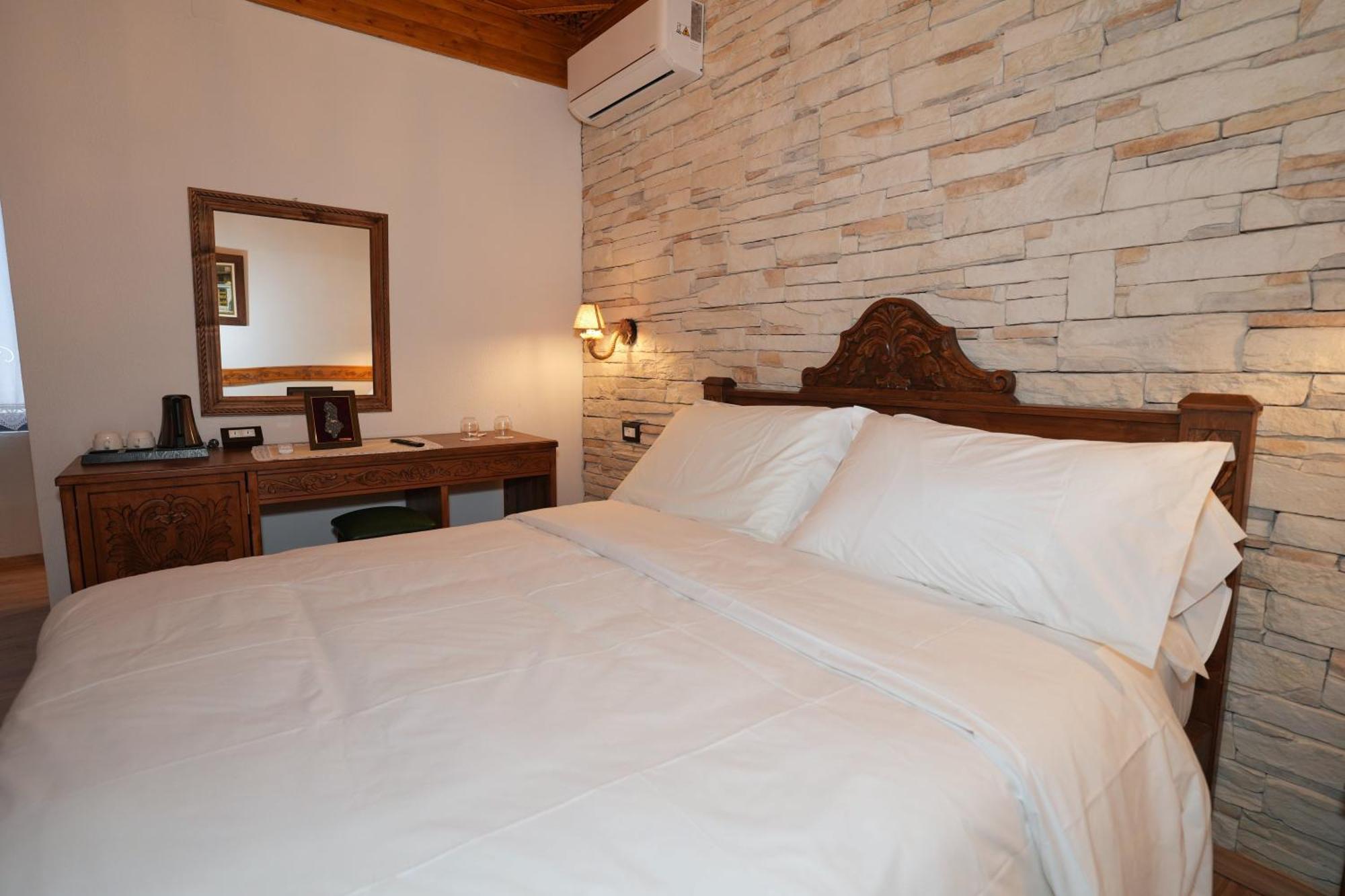 City Street Hotel Gjirokastër Camera foto
