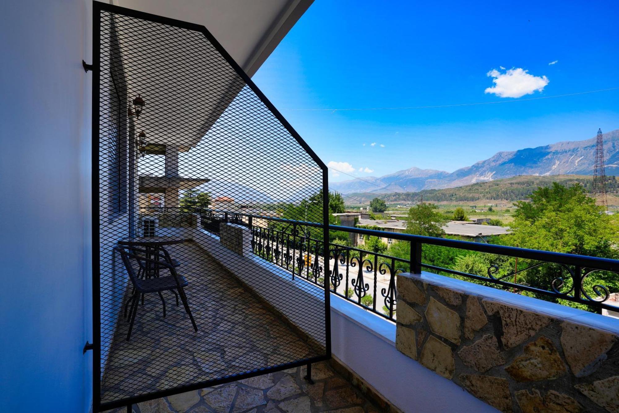 City Street Hotel Gjirokastër Camera foto