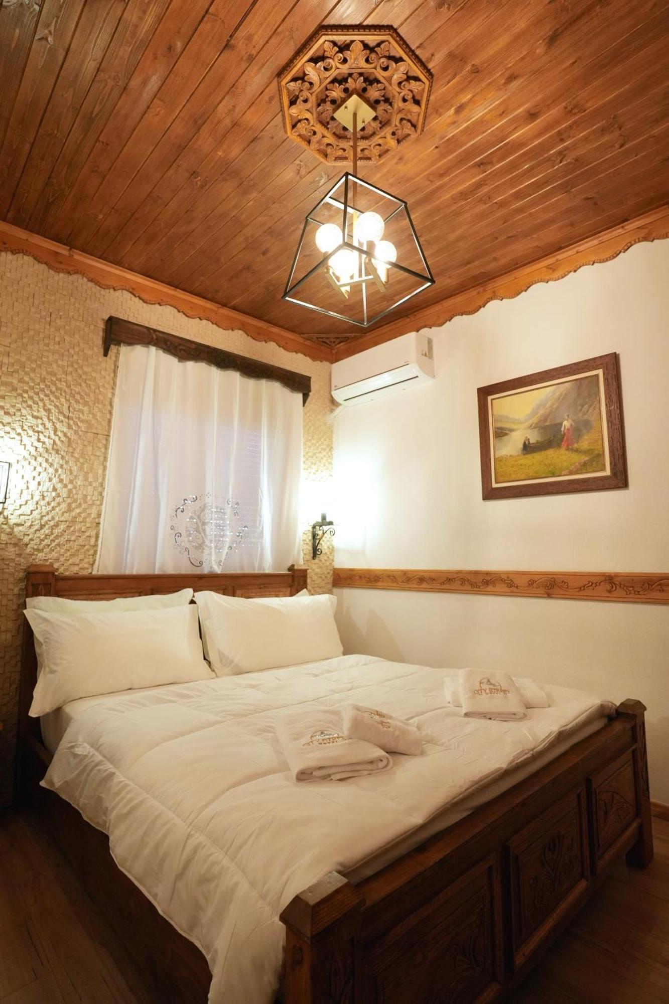 City Street Hotel Gjirokastër Esterno foto