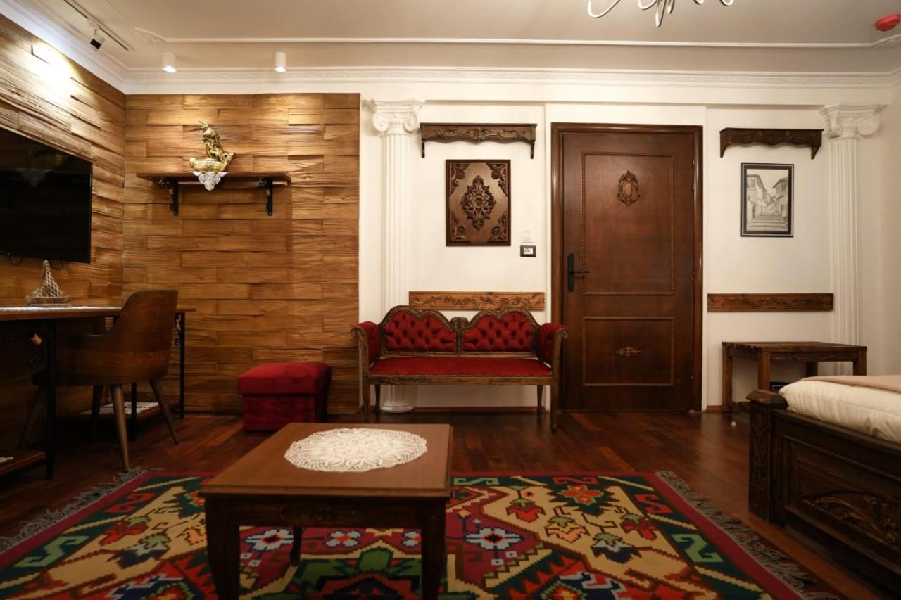 City Street Hotel Gjirokastër Esterno foto