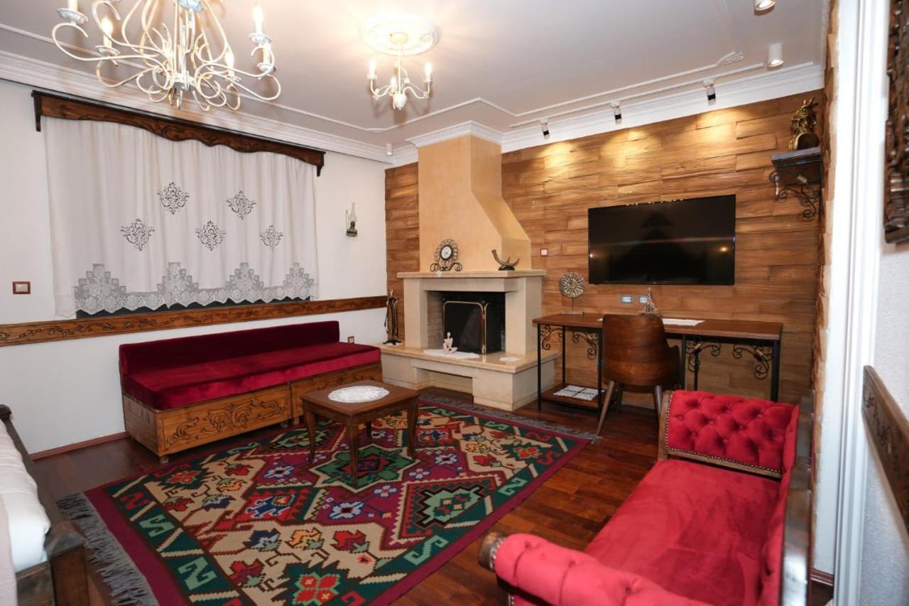 City Street Hotel Gjirokastër Esterno foto