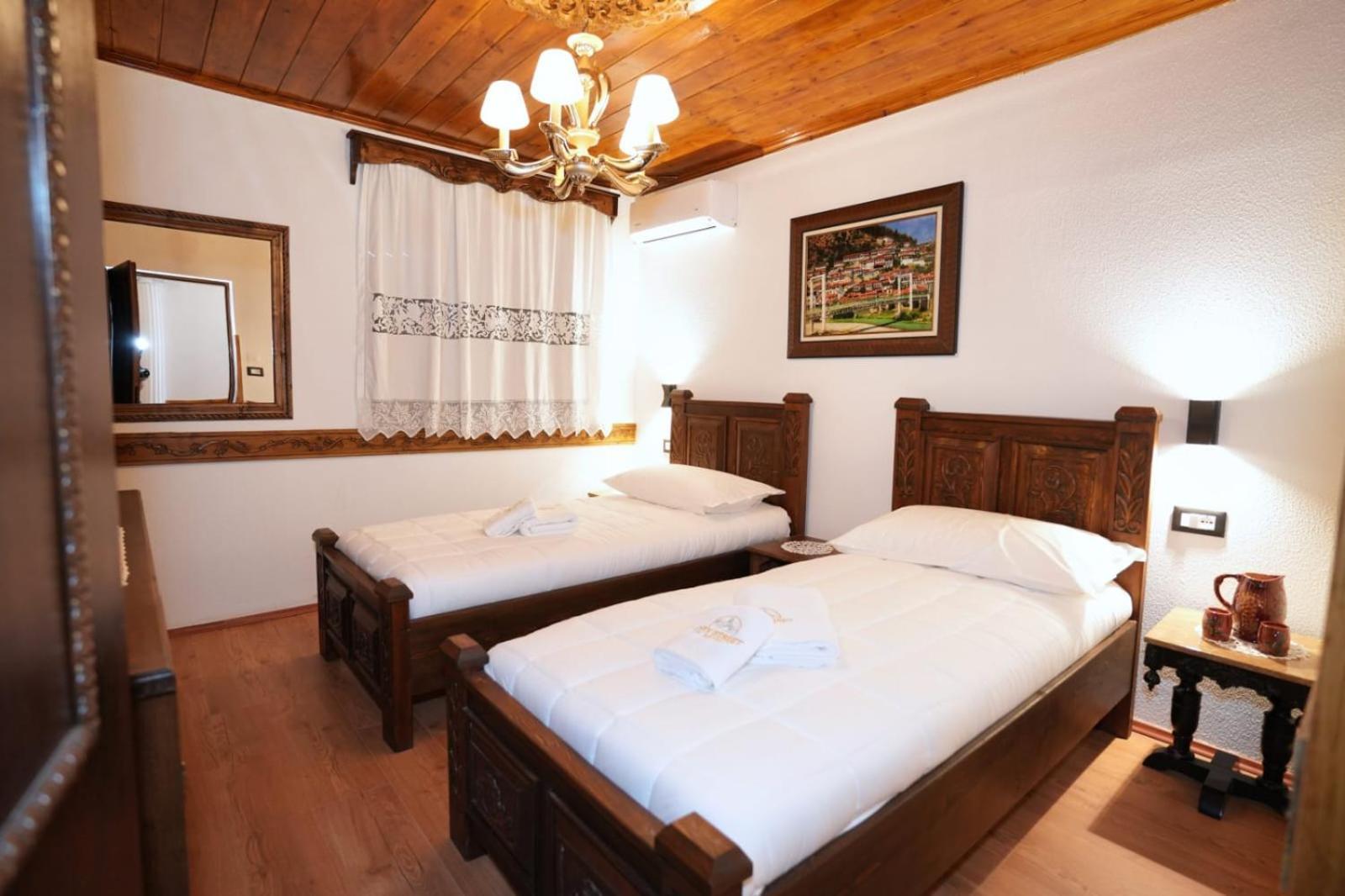 City Street Hotel Gjirokastër Esterno foto