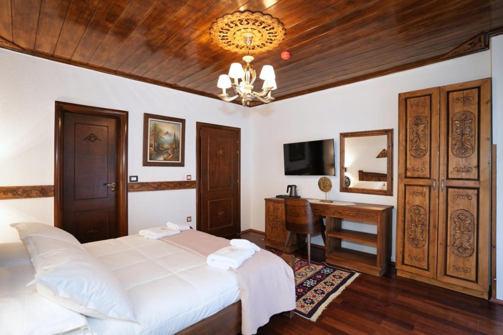 City Street Hotel Gjirokastër Esterno foto