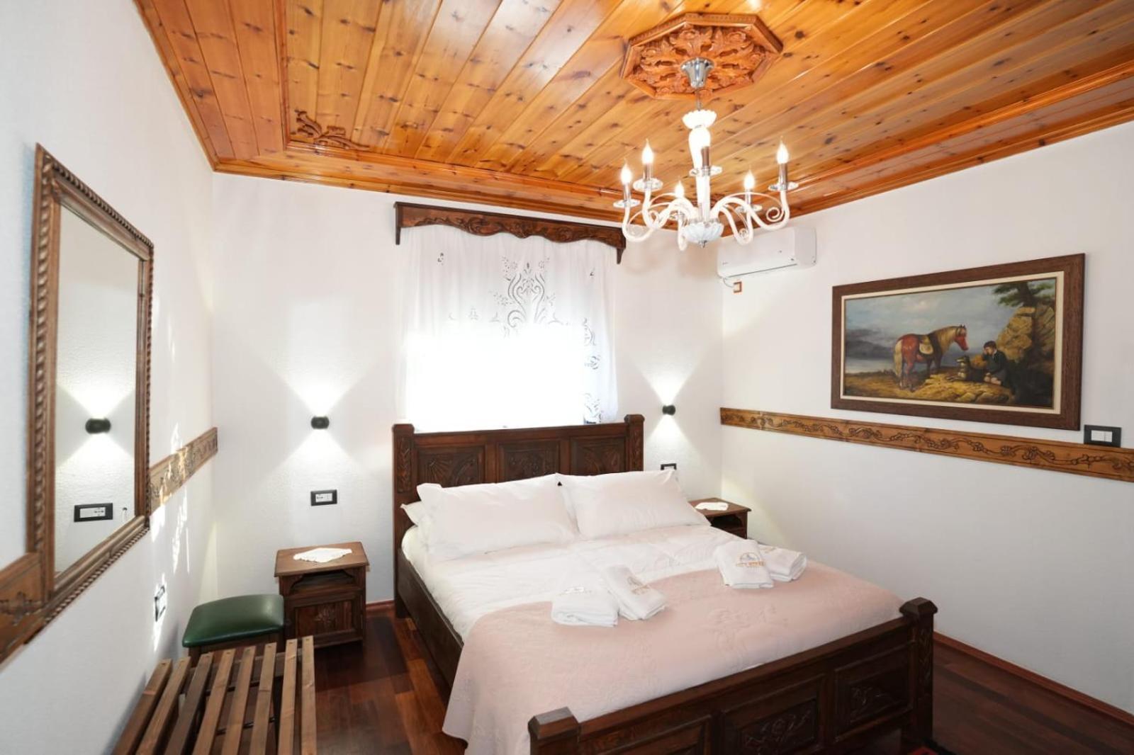 City Street Hotel Gjirokastër Esterno foto