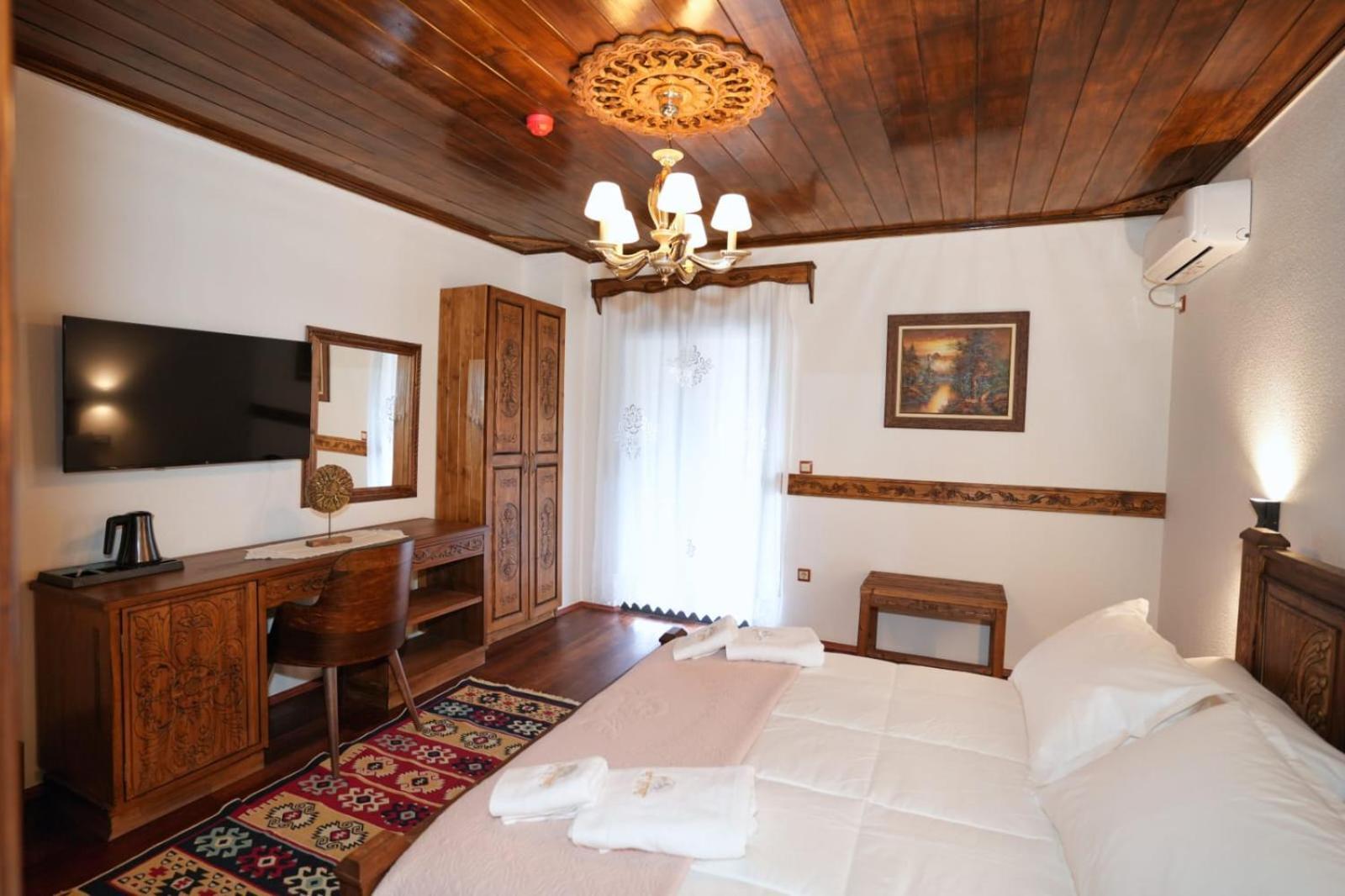 City Street Hotel Gjirokastër Esterno foto